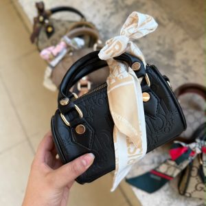 کیف صندوقی طرح برند
